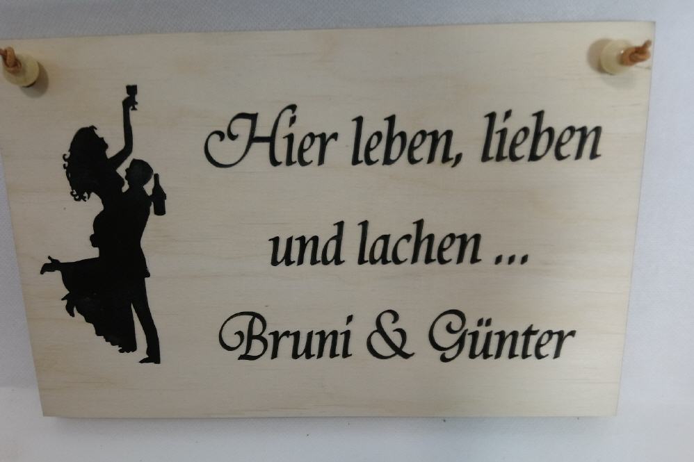 Holztafel Hier lachen lieben und leben