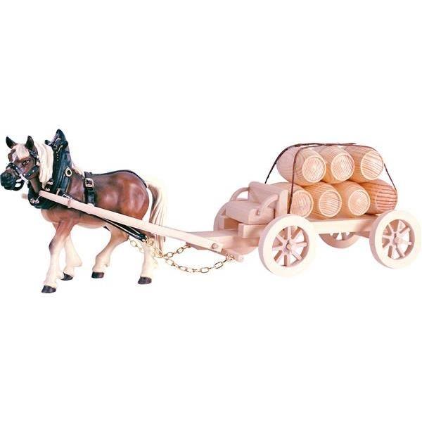 zugpferd mit bierwagen aus holz und holzfaessern traditionell gestaltet
