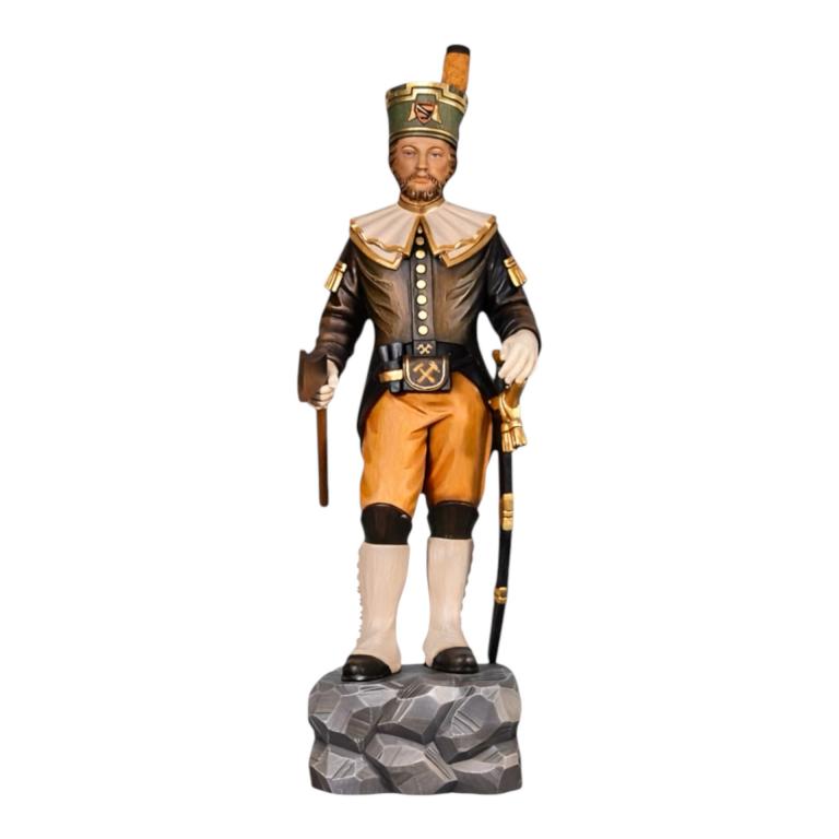 schneeberger obersteiger aus holz in traditioneller bergmannstracht geschnitzt