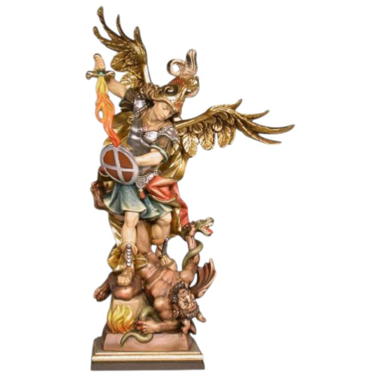erzengel michael holzfigur flammenschwert geschnitzt schutzengel